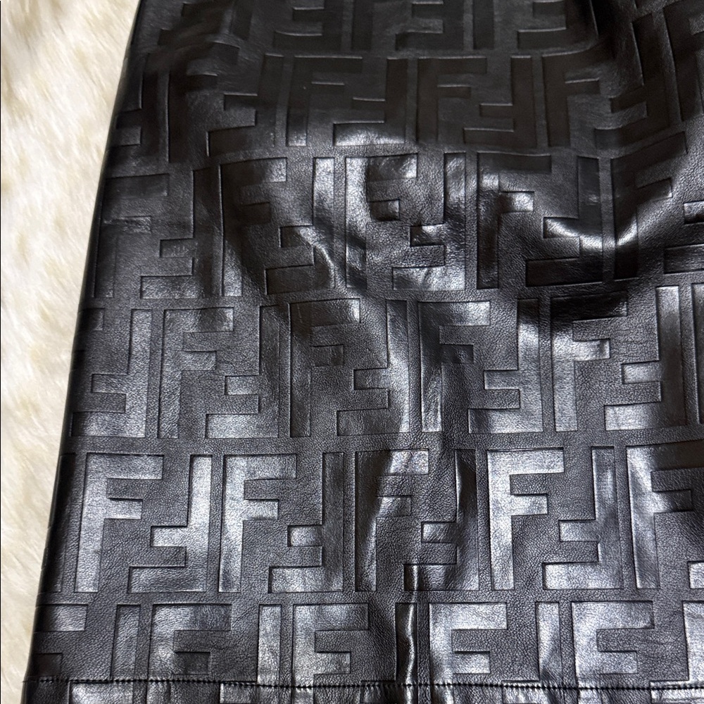 Chic Black Textured Pencil Skirt - Picture 5 of 5